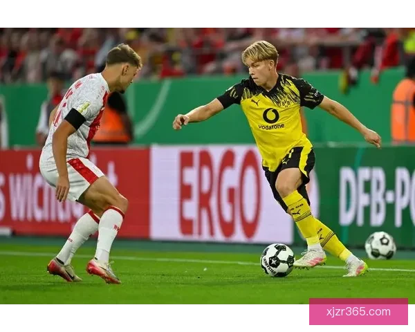 体育精神闪耀赛场奥格斯堡格雷戈里奇主动示意裁判取消犯规赢得尊重